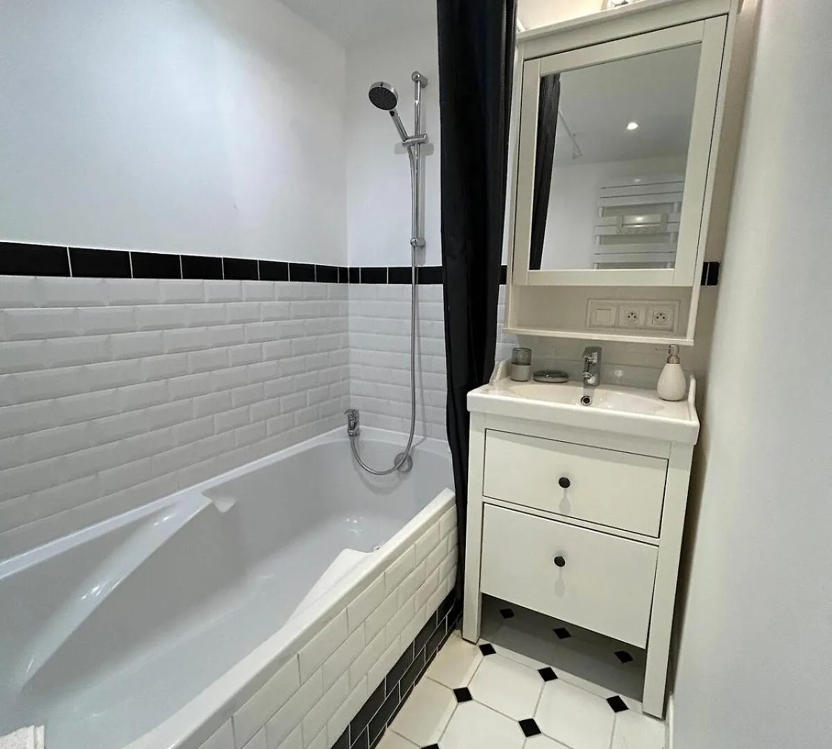 파리 Outstanding And Sunbathed 3 Br 아파트