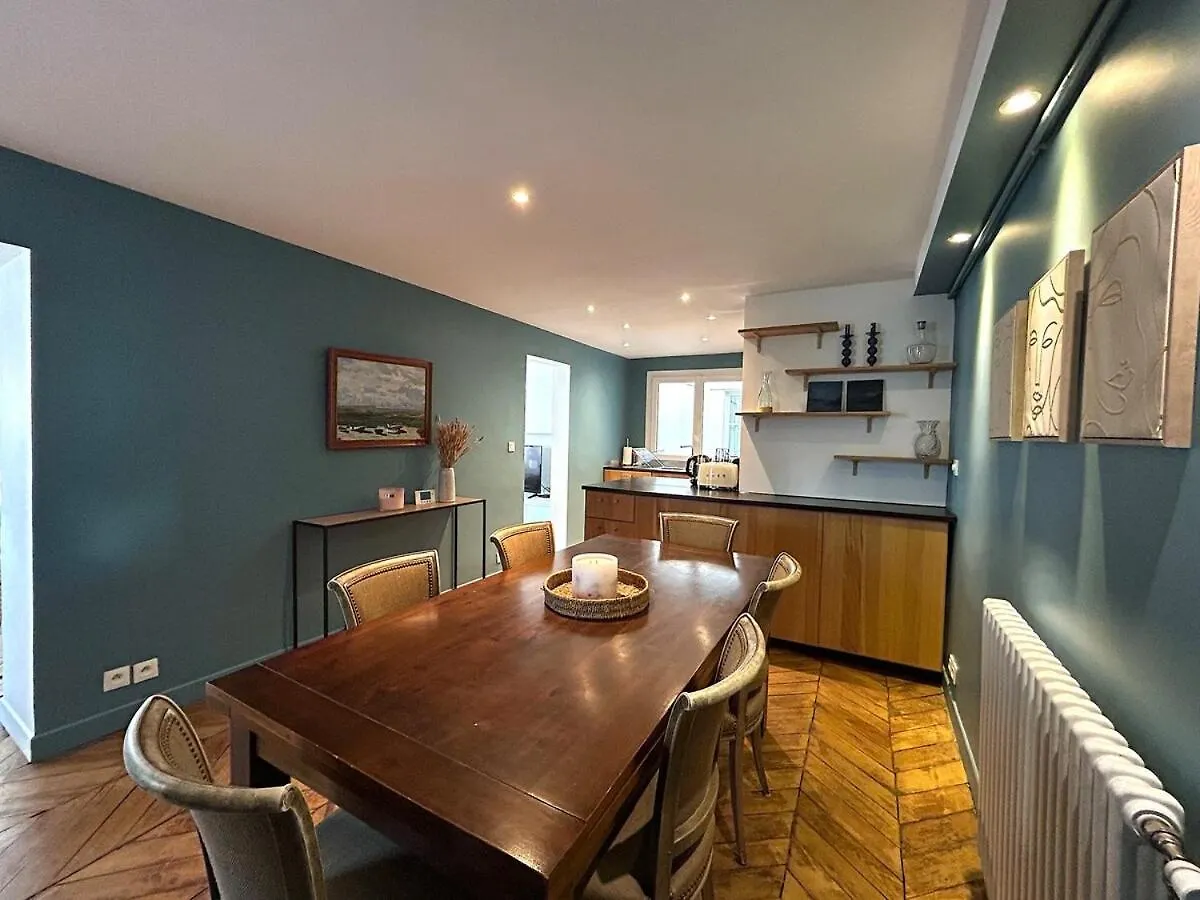파리 Outstanding And Sunbathed 3 Br 아파트