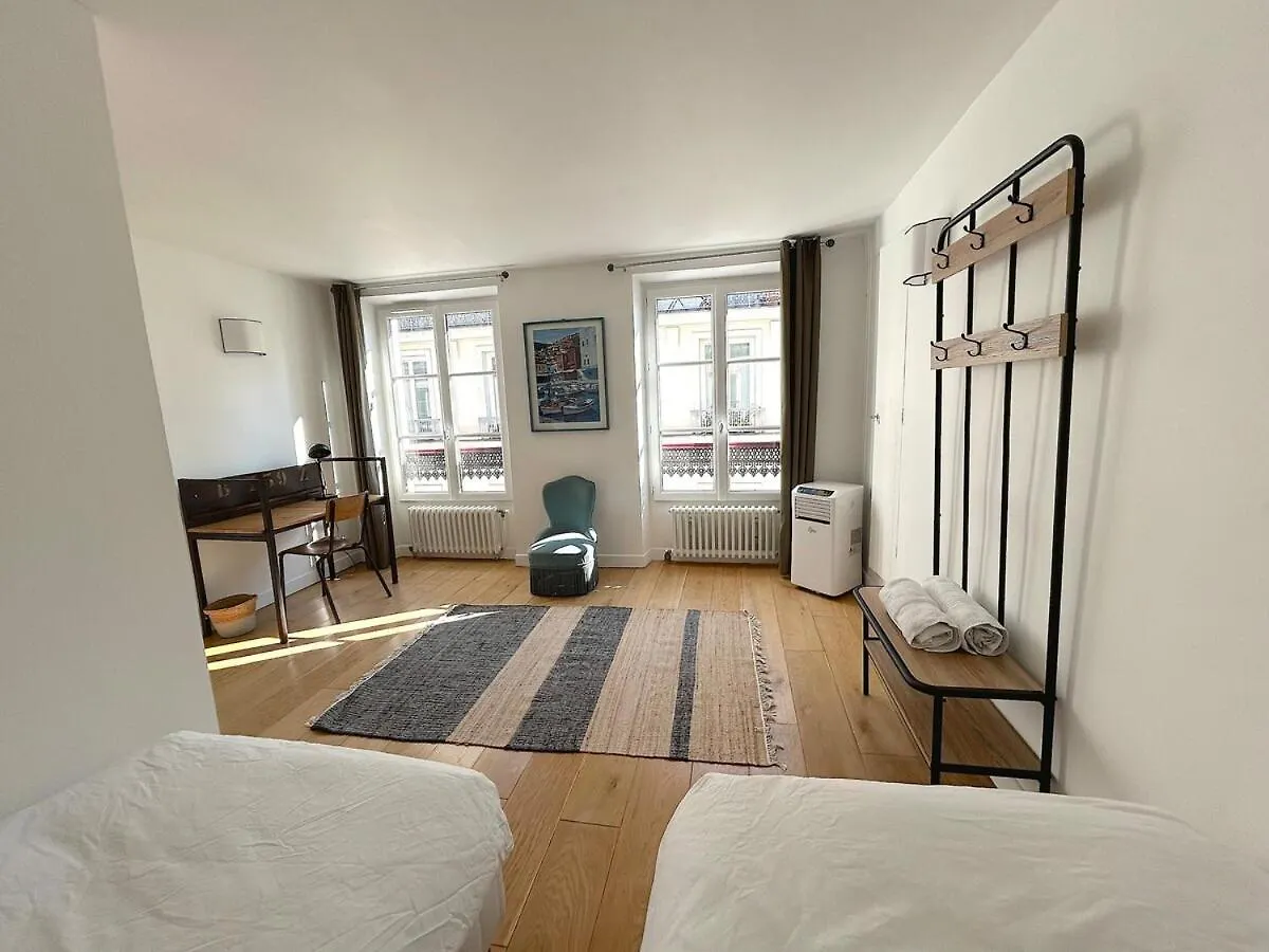 파리 Outstanding And Sunbathed 3 Br 아파트