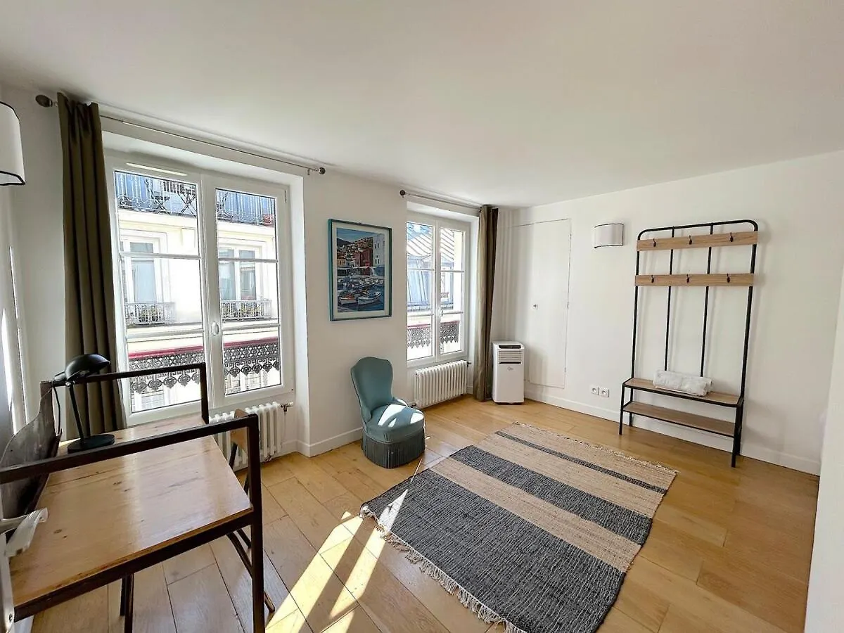 Outstanding And Sunbathed 3 Br Lejlighed Paris 0*,  Frankrig