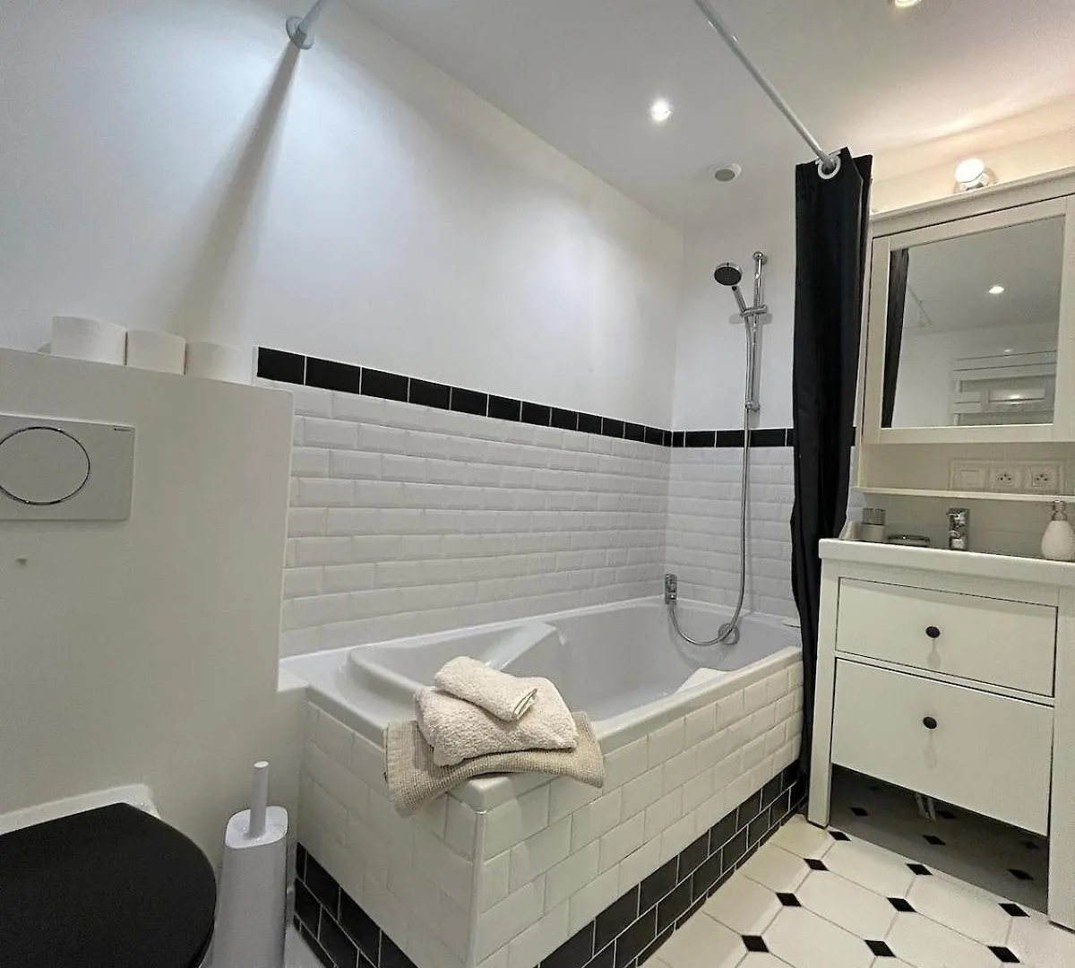 Outstanding And Sunbathed 3 Br Lejlighed Paris Frankrig