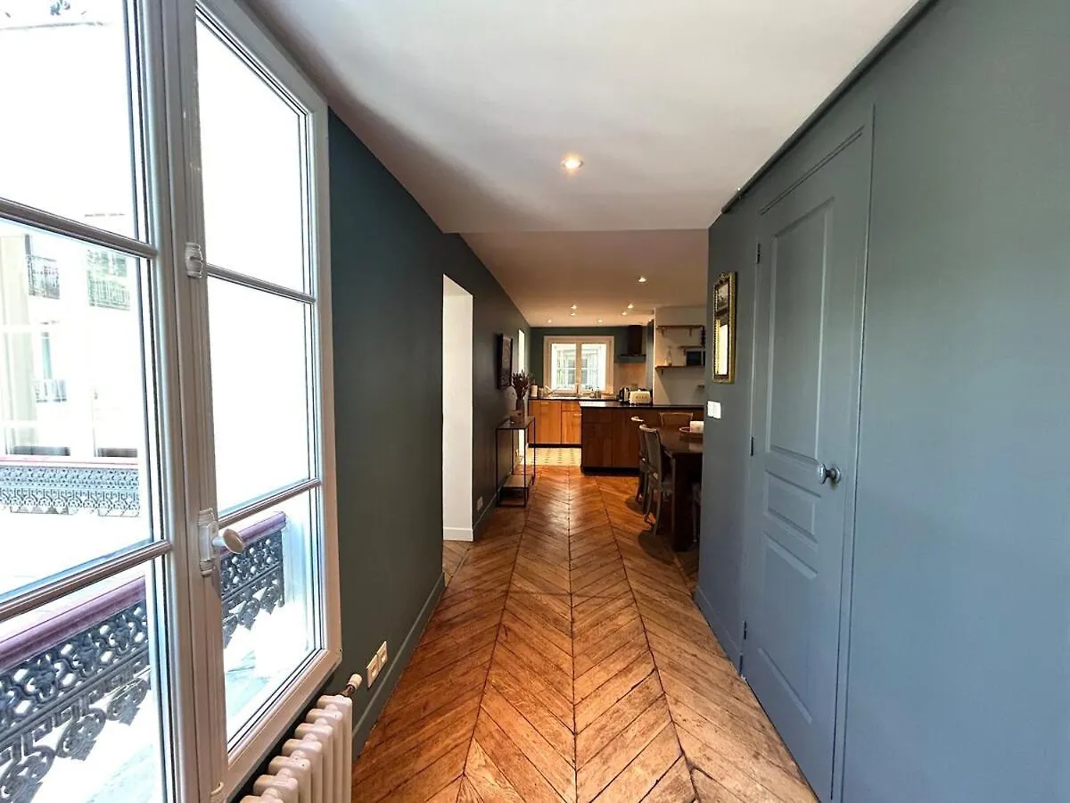 Outstanding And Sunbathed 3 Br Lejlighed Paris