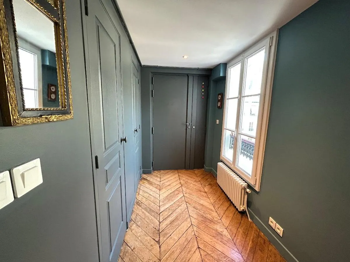 Outstanding And Sunbathed 3 Br Apartment Paris France