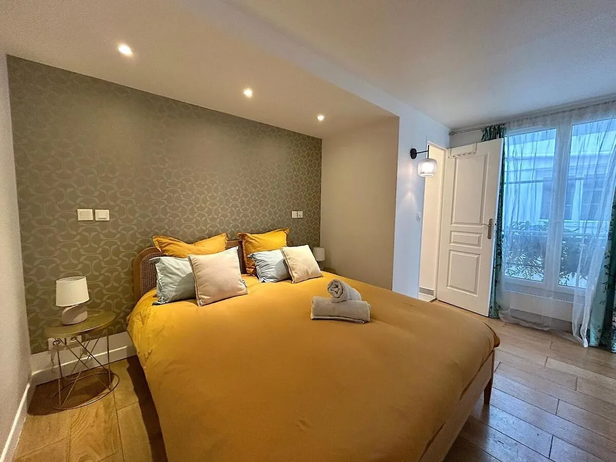 Outstanding And Sunbathed 3 Br Apartment Paris