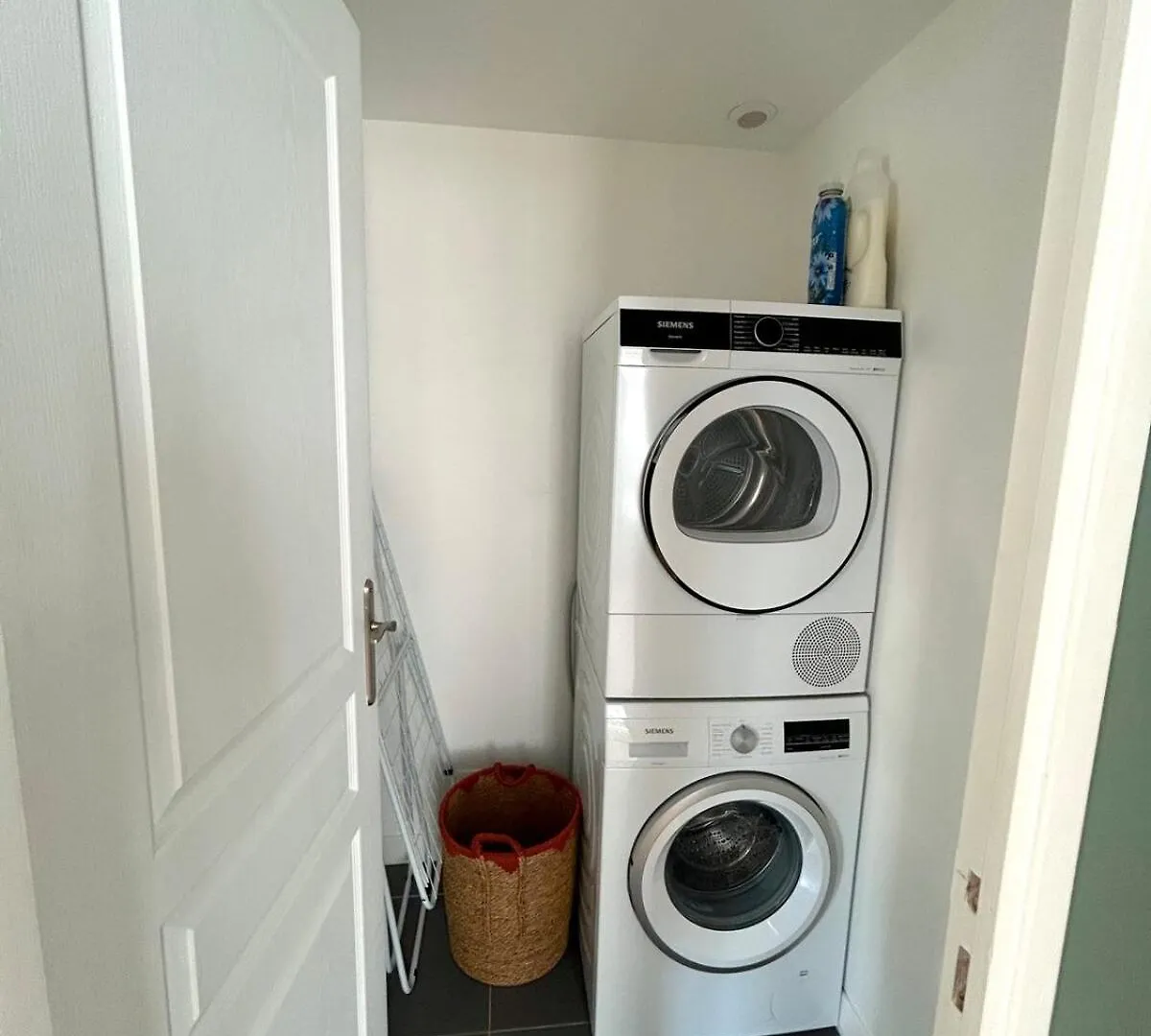 Outstanding And Sunbathed 3 Br Apartment Paris